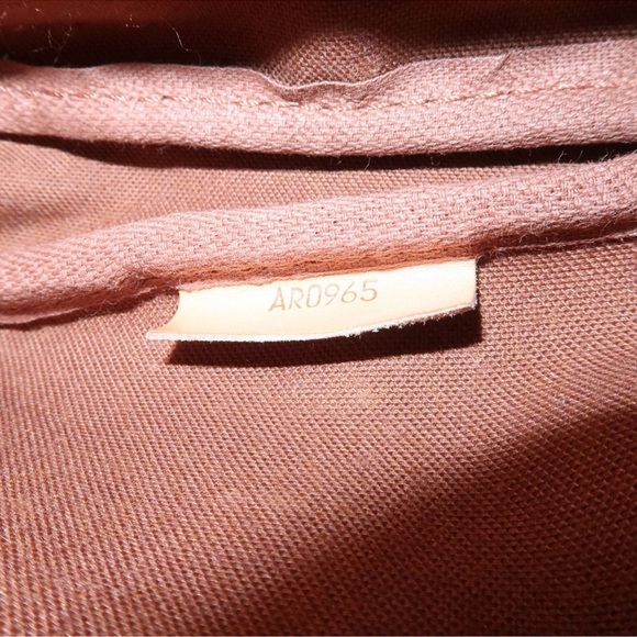 LOUIS VUITTON Monogram Saumur 30 Crossbody - Picture 10 of 12